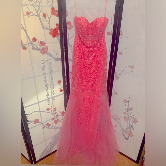 Stunning Amelia Couture prom dress. - Picture 1 of 4